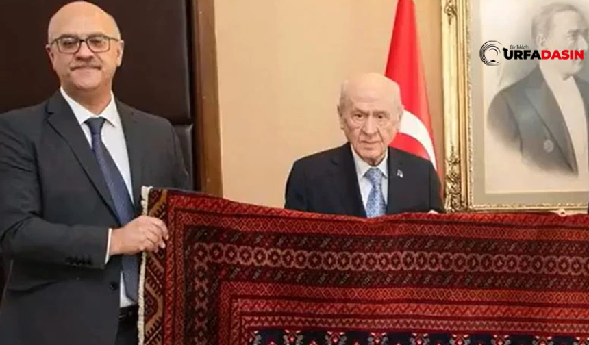 Bahçeli'ye Şanlıurfa'dan Özel El Dokuması Kilim Hediye Edildi