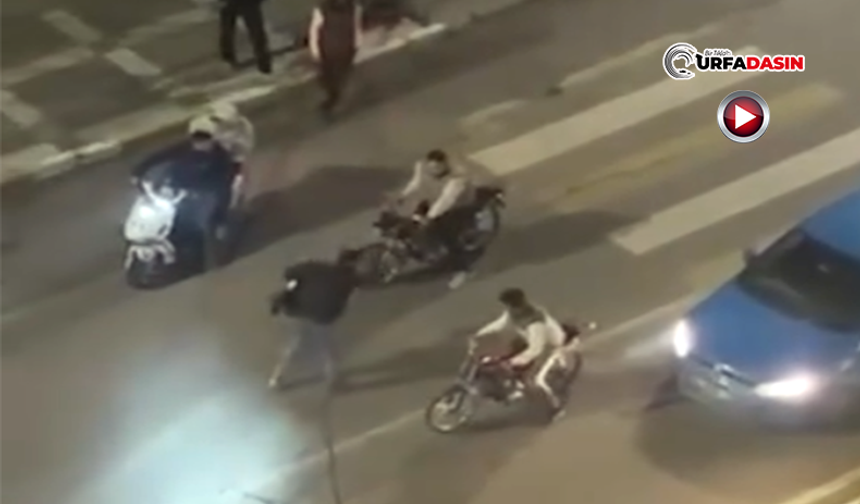 Şanlıurfa'da Gece Vakti Gençlerin Motosikletle Tehlikeli Yarışı Kameraya Yansıdı