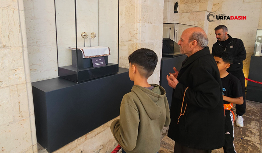 Şanlıurfa'da Dergah Camiinde  Sakal-ı Şerif Ziyarete Açıldı