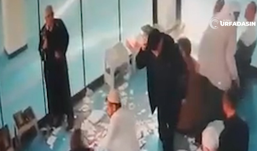 Şanlıurfa'da Camide Cemaatin Üzerine Asma Tavan Parçaları Düştü