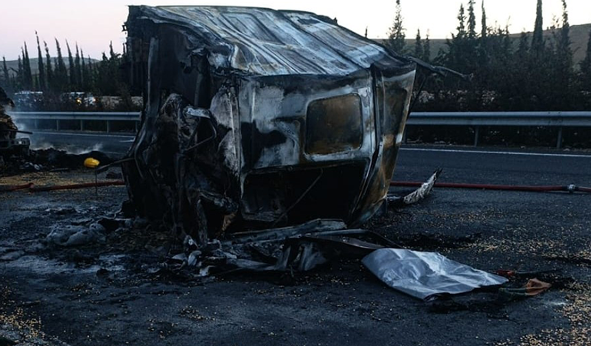 Şanlıurfa'da Kazada Alev Alan Tırın Sürücüsü Hayatını Kaybetti
