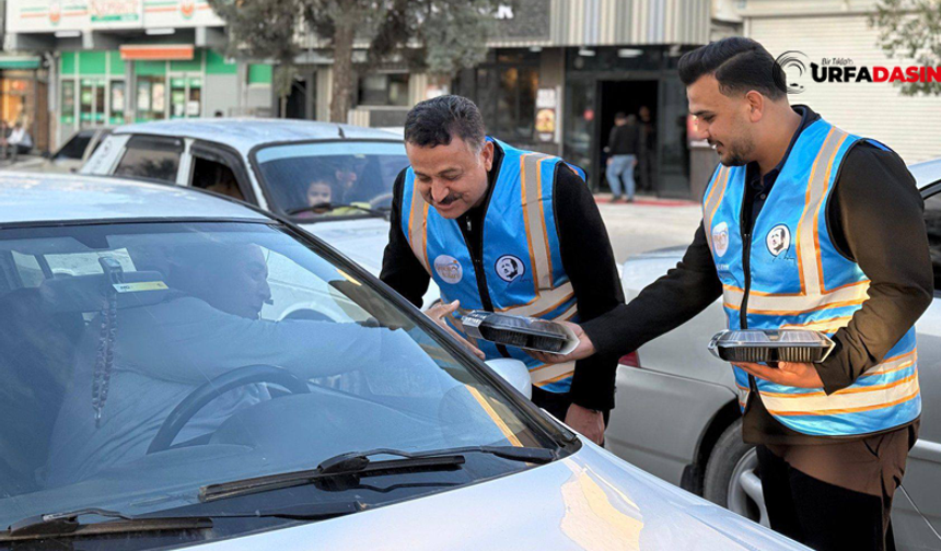 Hikmet Başak AK Parti Gençlik Kollarıyla “İftara 5 Kala” Yolda Kalanlara İkramlarda Bulundu