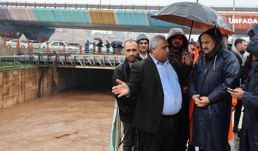 Kasım Gülpınar Sağanak Yağışın Ardından Sahaya İndi Ekiplere Anında Müdahale Talimatı Verdi