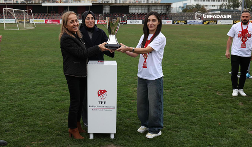 Şampiyon Olarak 1. Lige Yükselen Siverek Kadın Spor Kulübü, Kupasını Aldı