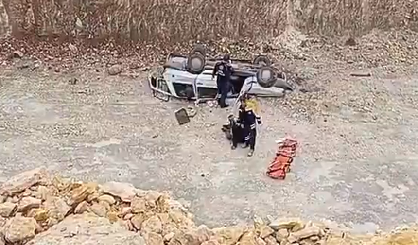 Şanlıurfa-Suruç Yolunda Otomobil İnşaat Çukuruna Devrildi: 1 Ölü, 2 Yaralı