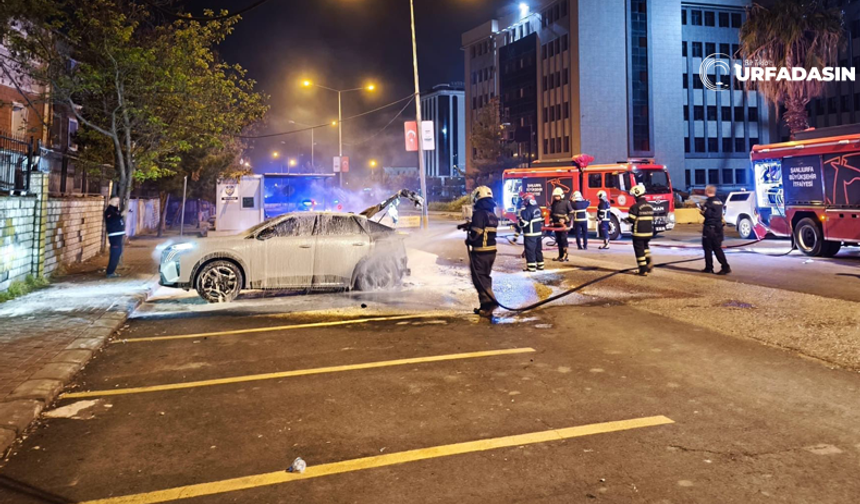 Şanlıurfa'da Adliye Personelinin Aracı Adliye Önünde Park Halindeyken Yandı