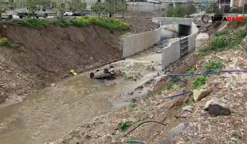 Şanlıurfa'da Park Halindeki Otomobil Hareket Edip Dereye Düştü
