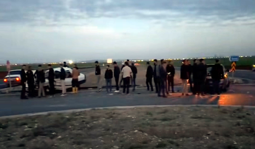 Şanlıurfa Sınırında İki Otomobil Çarpıştı: 2 Yaralı