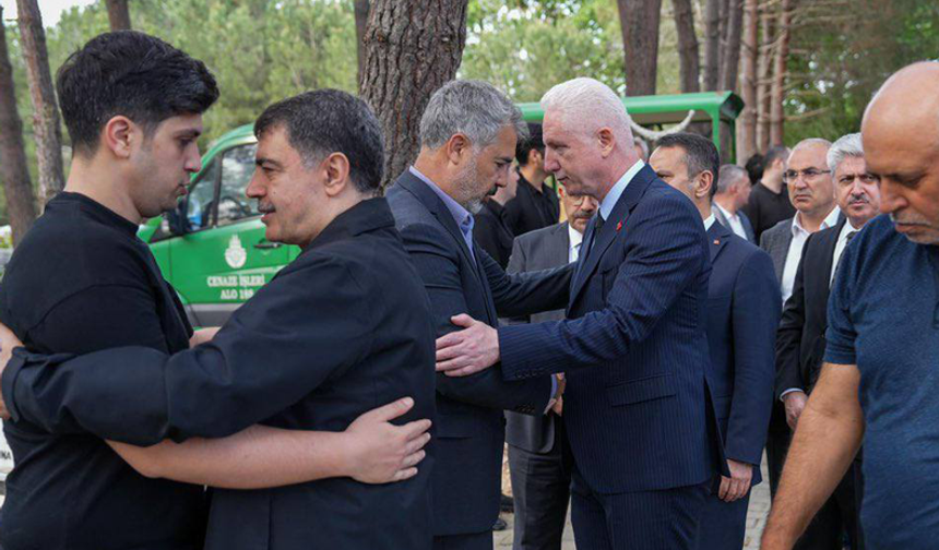 Siverek Eski Kaymakamı Hamza Erkal, Oğlunu Son Yolculuğa Uğurladı