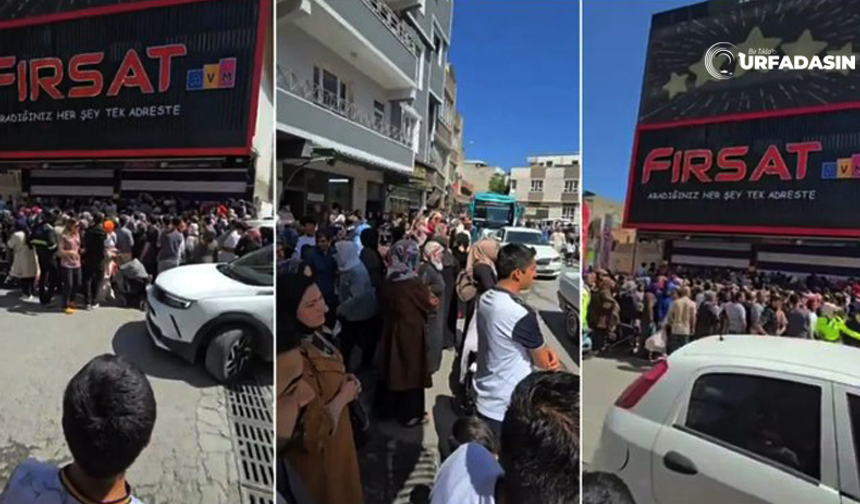 Şanlıurfa'da Yüzde 50 İndirimi Duyan Uzun Kuyruk Oluşturdu