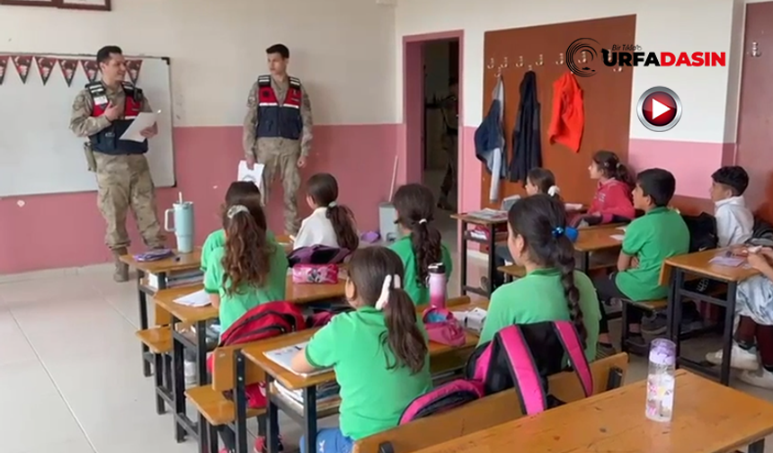 Şanlıurfa'da Jandarma Kendilerine Mektup Gönderen Öğrencileri Ziyaret Etti