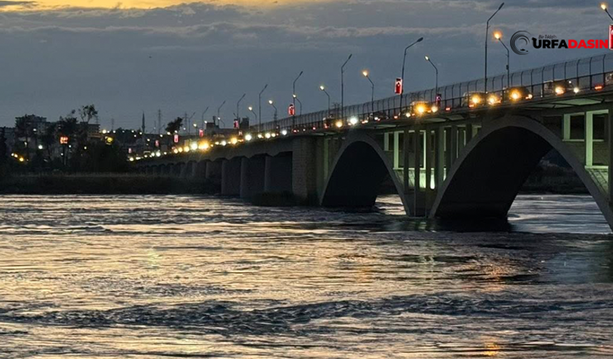 Birecik Köprüsünde Bayram Dönüşü Trafik Yoğunluğu