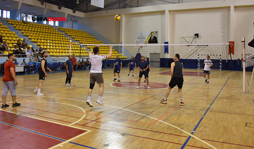 Siverek'te Düzenlenen Öğretmenler Arası Voleybol Turnuvasında Finalistler Belli Oldu
