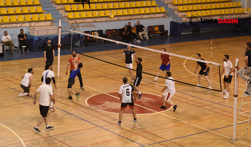 Siverek'te Gerçekleştirilen 36 Takımlı Okullar Arası Voleybol Turnuvası Sürüyor