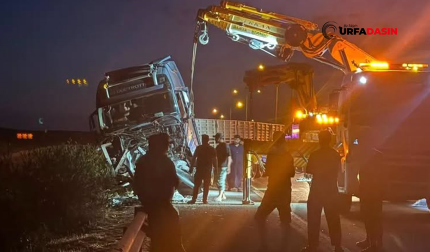 Gaziantep-Şanlıurfa Otoyolu'nda Mermer Yüklü Tır Şarampole Devrildi