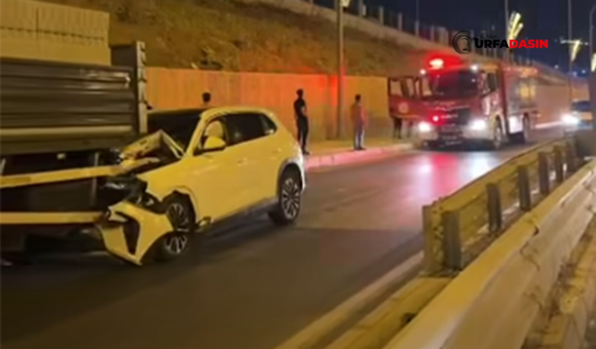 Şanlıurfa'da Otomobil Tıra Arkadan Çarptı: 2 Yaralı