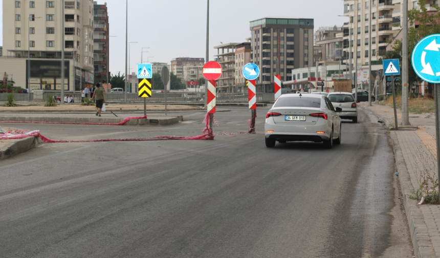 Balıkayağı Bulvarı Girişinde Çöken Yol Aylardır Böyle