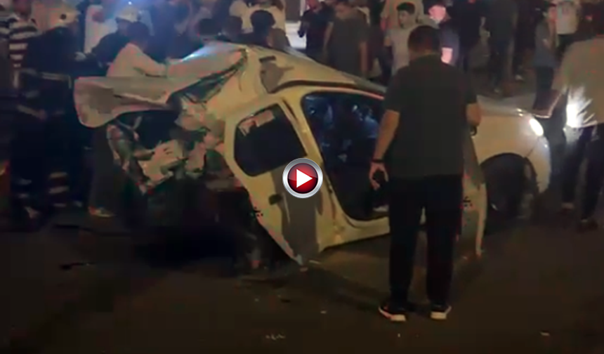 Şanlıurfa'da Gece Yarısı Feci Kaza: 3 Kişi Araçta Sıkıştı