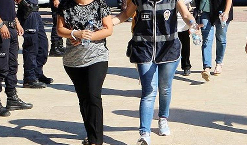 Şanlıurfa'da Misafir Oldukları Evde 3 Kadını Bıçakla Yaralayan 2 Genç Kız Tutuklandı