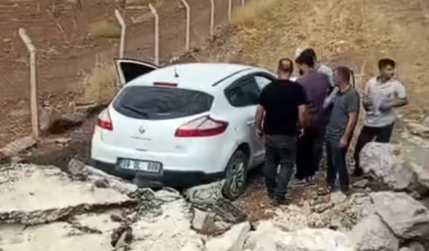 Şanlıurfa'da Otomobil Şarampole Savruldu: 2 Yaralı