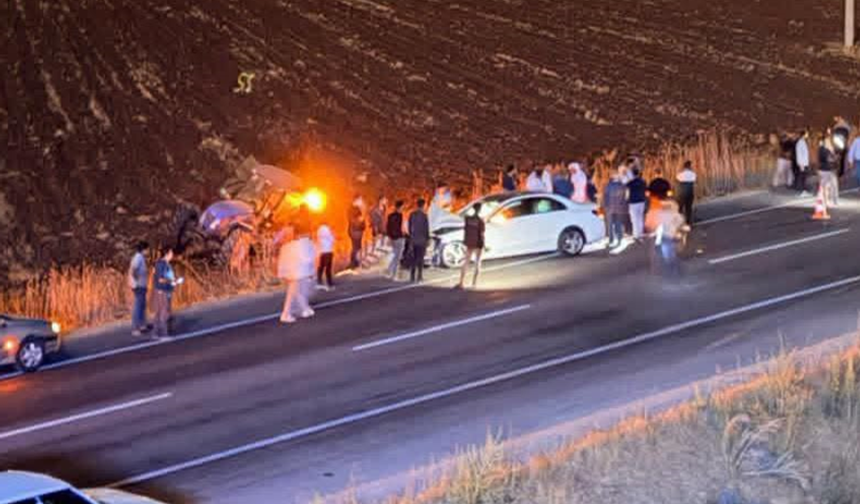 Şanlıurfa'da Otomobil ile Traktör Çarpıştı: 2 Yaralı