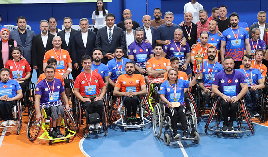 Şanlıurfa'daki Basketbol Turnuvası Sona Erdi: 4 Takıma Kupa Verildi
