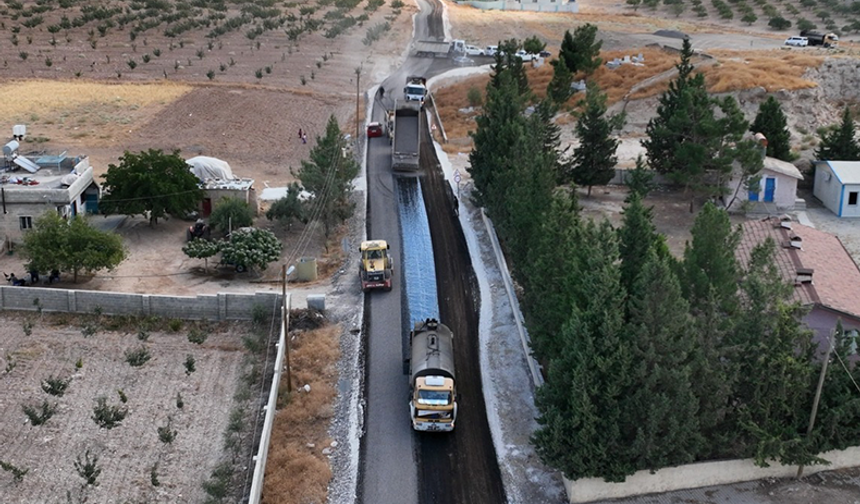 Birecik’te 40 Kilometrelik 21 Mahallenin Grup Yolunda Asfaltlama Tamamlandı
