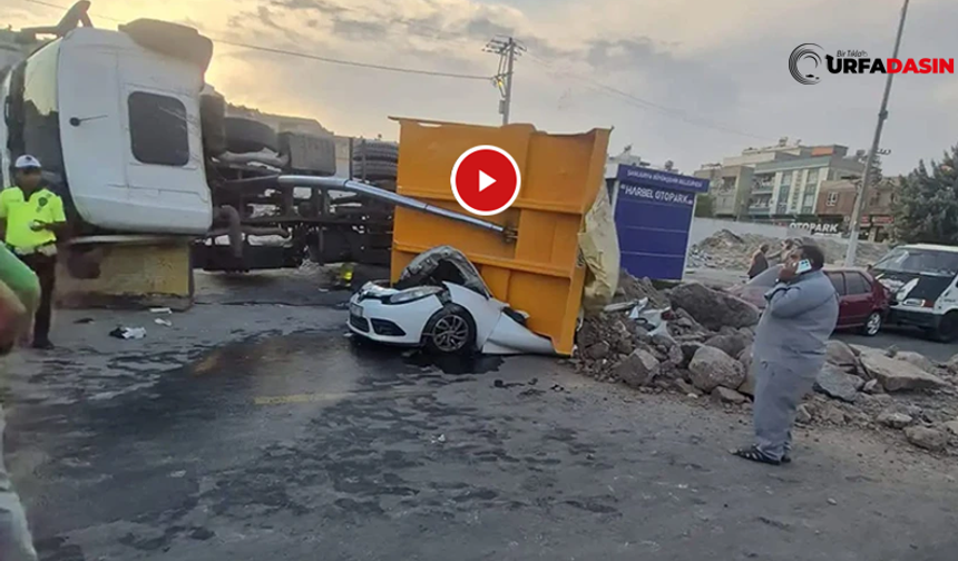 Şanlıurfa'da Hafriyat Kamyon Araçların Üzerine Devrildi