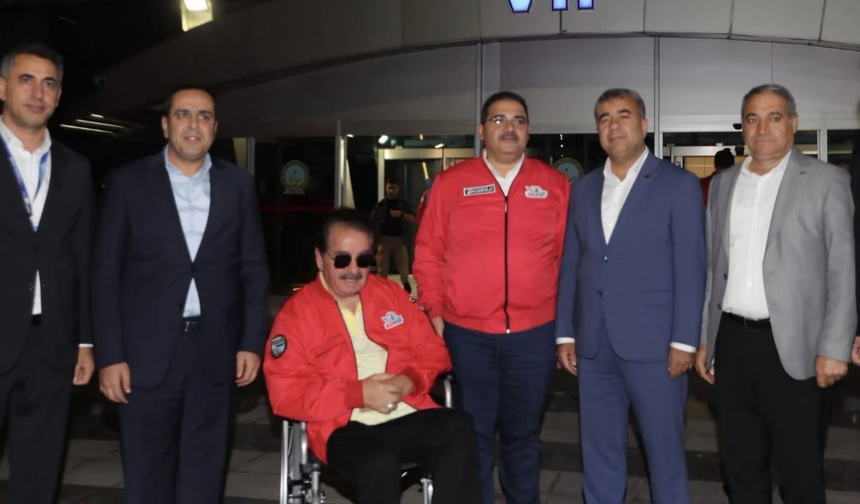Cumhurbaşkanı Erdoğan'ın Programına Katılmak İçin Tatlıses de Şanlıurfa'ya Geldi