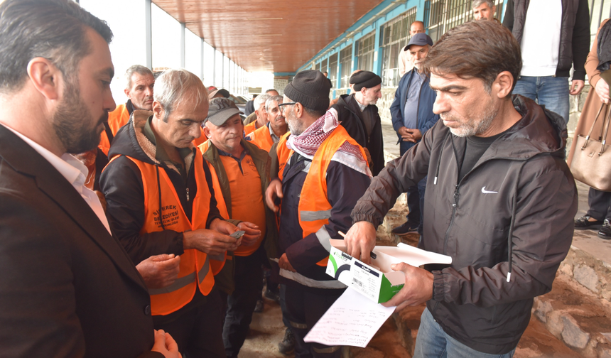 Siverek Belediyesi Çalışanlarına Kanser Tarama Kiti Dağıtıldı