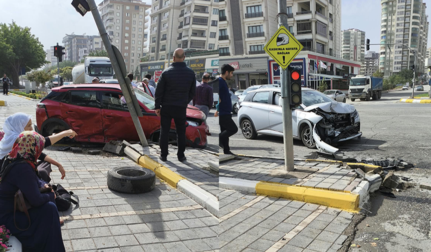 Şanlıurfa'da İki Otomobil Kavşakta Çarpıştı: 2 Yaralı