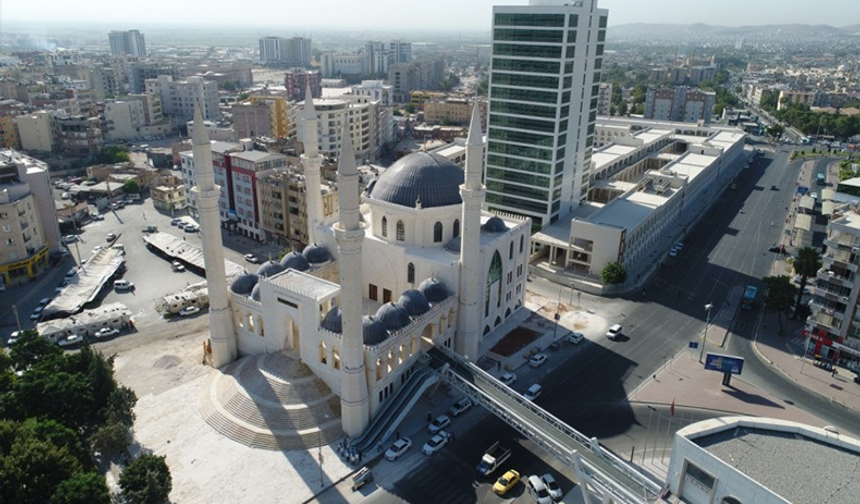 Şanlıurfa'nın Göbeğindeki Cami İbadete Kapatıldı: Yıkılacak Mı?