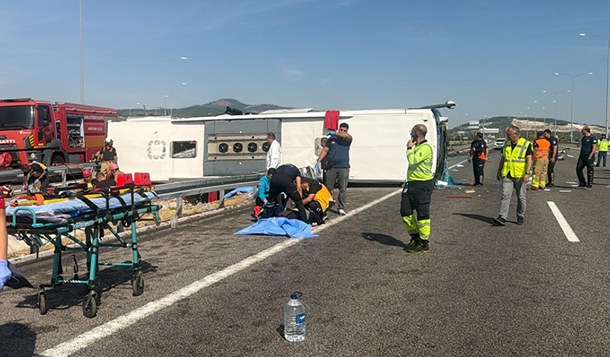 Tur Otobüsü ile Tırın Çarpıştığı Feci Kazada 11 Ölü, 27 Yaralı
