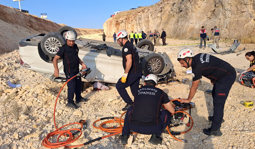 Şanlıurfa'da Otomobil, Yol Kenarındaki İnşaat Çukuruna Devrildi: 1 Ölü