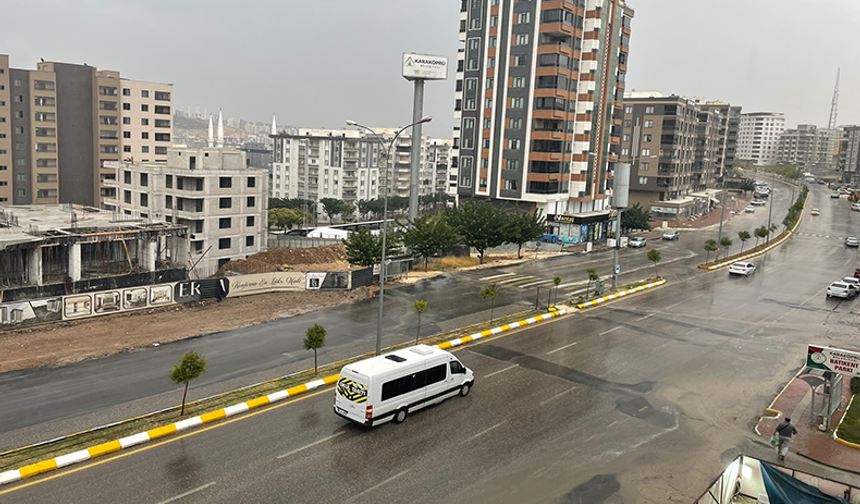 Şanlıurfa'da Sağanak Yağış Etkili Oluyor