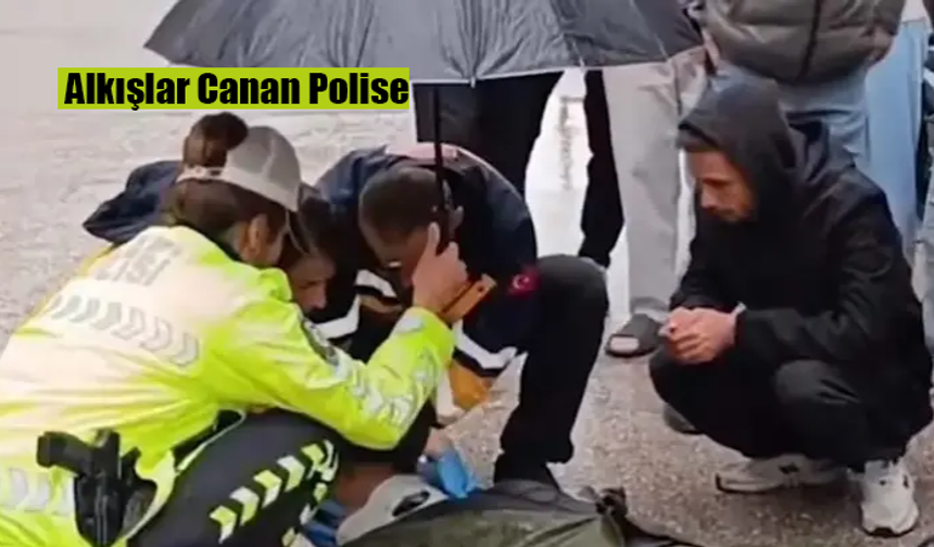 İçişleri Bakanı Çiftçi, Kazada Yaralıya Şemsiye Tutan Trafik Polisini Tebrik Etti