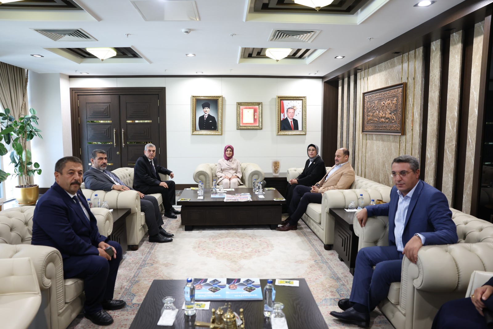 BAKAN MAHİNUR ÖZDEMİR GÖKTAŞ’TAN BAŞKAN BEYAZGÜL’E ZİYARET (4)