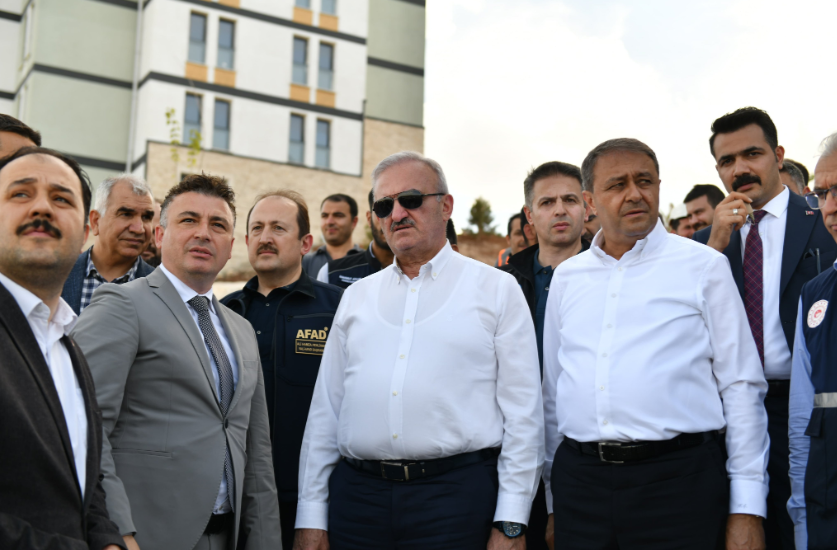 Vali Halkla Deprem Konutları