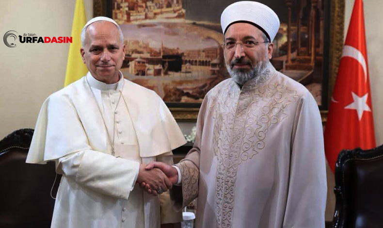 Diyanet Başkanı Ve Papa El Sıkıştı