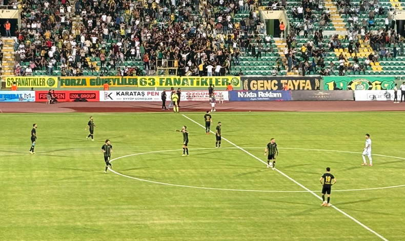 Şanlıurfaspor, Adana Demir Sporu 10 Yıldır Yenemiyor Maç 1-1 Sona Erdi