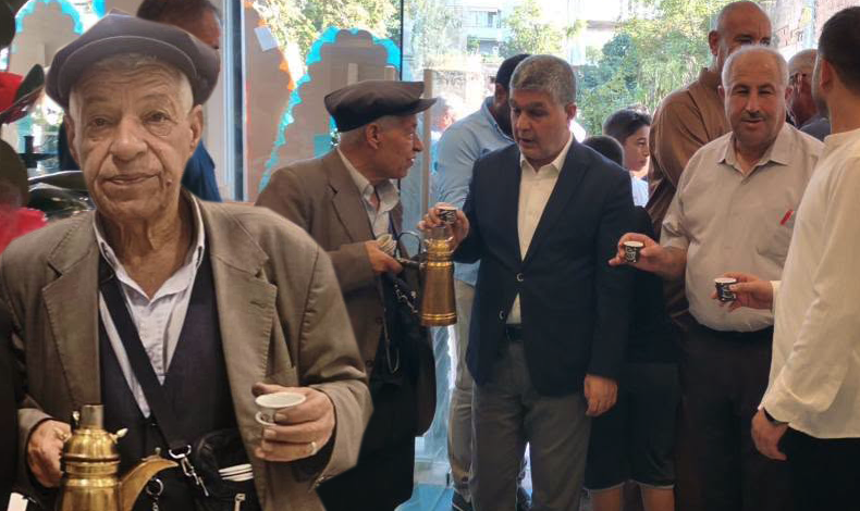 Sırtındaki Paltosu, Başındaki Şapkası, Elindeki Fincan ve Cezvesiyle Ahmet Barik'i
