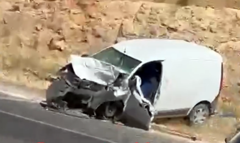 Şanlıurfa'da Tur Otobüsüyle Çarpışan Aracın Sürücüsü Hayatını Kaybetti